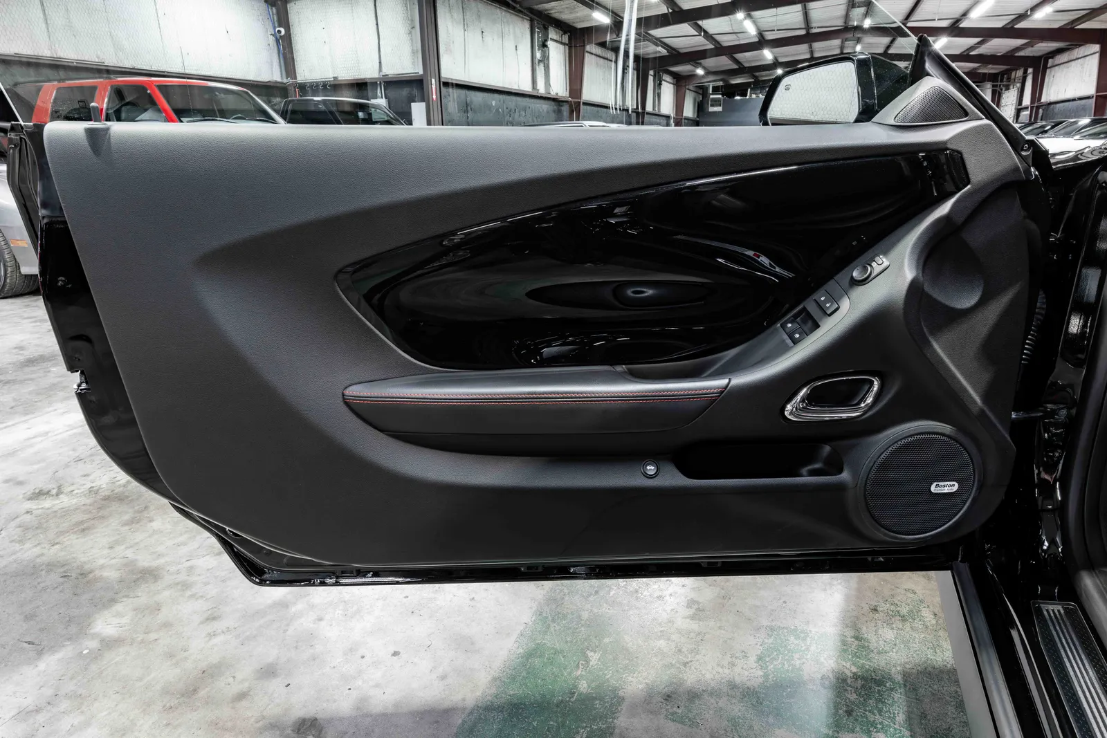 16_2012-Chevrolet-Camaro ZL1-Black-80024216.jpg